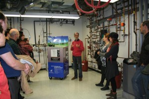 Guy Sirois, enseignant en Mécanique du bâtiment, présente le nouveau système de géothermie.
