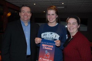 Stacy Fortin, joueuse de basketball au sein de l’équipe juvénile AA du Collège Marie-de-l'Incarnation, nommée Espoir Diablos Stratos des mois de décembre 2010 et janvier 2011.