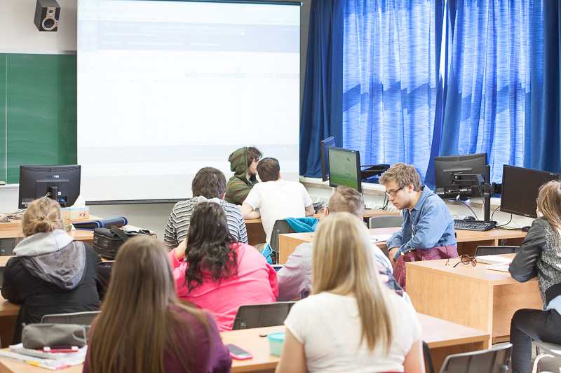 Une classe d'étudiants en Sciences humaines Administration