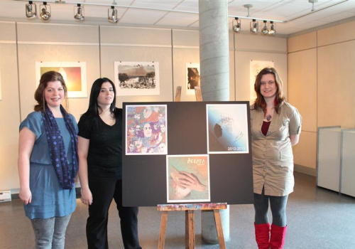 Les trois finalistes : Sandrine Pelletier, Fanny Vallières et Jessica Fortin, toutes trois étudiantes en Arts visuels.