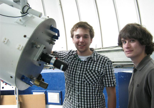 Benjamin Caron et Étienne Lantagne-Hurtubise, sont deux étudiants en sciences passionnés d’astronomie