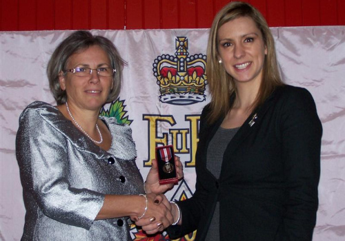 Carole Gagné ,la conseillère pédagogique avec la députée Ruth Ellen Brosseau