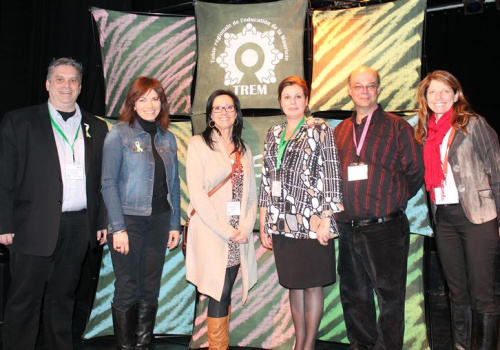 Pierre Levasseur (directeur adjoint des études, Collège Shawinigan), Marie-Claude Lévesque (conseillère pédagogique et conseillère d’orientation, Commission scolaire du Chemin-du-Roy), Katya Pelletier, (chargée de projet COMPERES pour la TREM), Sonia Tessier (enseignante au Cégep de Trois-Rivières et porteuse des résultats de la recherche ECOBES en Mauricie), Marco Gaudreault (chercheur principal ECOBES), Linda Cormier (conseillère pédagogique, Collège Shawinigan).