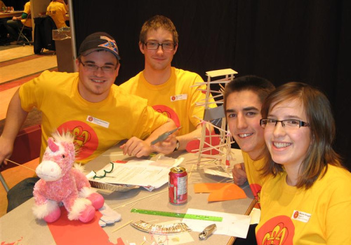 Jasmin Désilets, Mireille Binggeli, Benjamin Desruisseaux et Rémi Pelchat, étudiants en Sciences de la nature, lors de la Coupe de Science qui se tenait à Québec en janvier dernier.