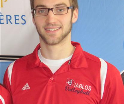 Alexandre Courchesne, entraîneur-chef de l’équipe féminine de volleyball AAA les Diablos du Cégep de Trois-Rivières