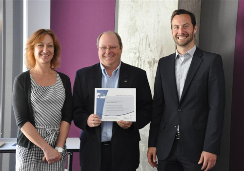 Suzanne Chabot, conseillère aux communications chez RECYQ-QUÉBEC, Daniel Tessier, coordonnateur aux Services aux étudiants du Cégep de Trois-Rivières, Jérôme Normand, directeur général chez ENvironnement JEUnesse. Absent sur la photo : Gabriel Hamelin, technicien en loisirs et responsable du dossier environnement et développement durable au Cégep de Trois-Rivières.