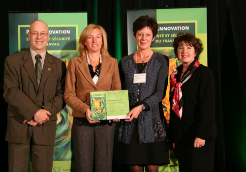 M. Yvan Bourgeois, directeur régional Mauricie et Centre-du-Québec – CSST, Mme Virginie Laurin, enseignante - Cégep de Trois-Rivières, Mme Denise Roy, directrice des Ressources Humaines - Cégep de Trois-Rivières et Mme Carole Théberge, vice-présidente à l'administration, aux communications et aux relations publiques – CSST.