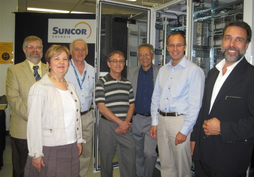 M. Raymond-Robert Tremblay, directeur général du Cégep de Trois-Rivières, Mme Lucie Comeau, directrice des études, M. Christian Gravel, superviseur du département d'instrumentation chez Suncor Énergie, M. Daniel Ouimet, spécialiste instrumentation chez Suncor Énergie, M. richard Duchesneau, enseignant, M. Jean Côté, directeur de l'entretien chez Suncor Énergie, M. Hugues Paquin, coordonnateur TGÉ.