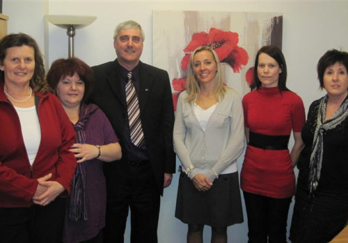 Dre Hughette Alarie, Sylvie Lachance (infirmière), Réjean Paquet (directeur des Services aux étudiants du Cégep de Trois-Rivières), Nathalie Garon (directrice enfance-jeunesse-famille et santé publique au CSSS), Marie-Ève Poliquin (IPSPL) et Édith Rocheleau (agente administrative).