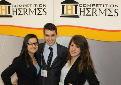 Dominique Roy, Guillaume Huppé et Élisabeth Després, trois étudiants de deuxième année du DEC-Bac en Marketing.