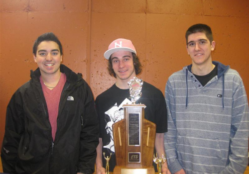 Les trois étudiants en Technologie du génie civil du Cégep de Trois-Rivières qui ont remporté la première position lors du défi PontPop