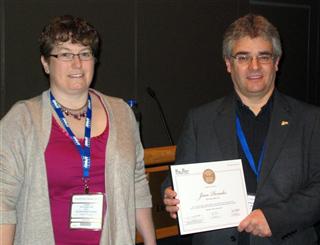 Cindy Macdonald, rédactrice en chef du magazine Pulp & Paper Canada et Jean Paradis, formateur et chercheur au CSPP.