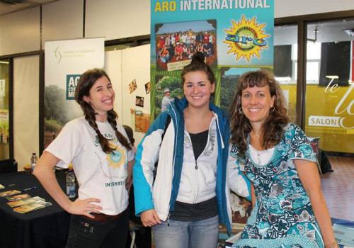 Amira Kelner de l’organisme Aro InterNational, Julie Lapierre, étudiante en Sciences humaines intéressée par les voyages et Julie Nadeau, conseillère en orientation responsable de l’activité.