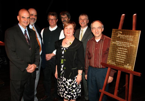 Les fondateurs de l'Observatoire du Cégep de Trois-Rivières en compagnie de la direction: André Landry, Mario Groleau, Daniel Laganière, le directeur général du cégep Christian Muckle, la directrice des études du cégep Lucie Comeau, Jean-Yves Gagnon, Justin Lamothe. Absent sur la photo: Gaëtan Boucher