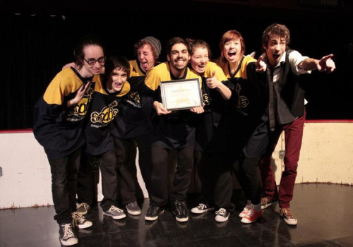 Jolaine Baril, Maxime Isabelle, Gabrielle Ferron, Gabriel Bergeron, Antoine Ciclaire et Thierry Béliveau et l’entraineur Xavier Bouchard-Paquin, équipe d'improvisation du cégep