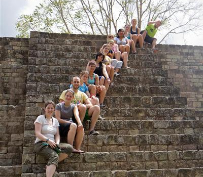 Le groupe d’étudiants en Sciences humaines de retour du Guatémala en compagnie des enseignants Jo Letarte et Kim Dupont. Dans le désordre : Saskia Pruneau-Legendre, Catherine Drolet, Catherine Chevrier, Annabelle Côté, Laurie Valois, Milly Boisvert, Caroline Tessier, Shannye Jacques, Jean-Michel Coderre-Proulx et Sophie Cardin.