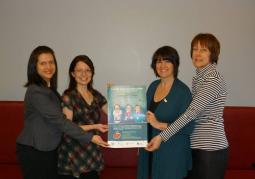 Sur la photo, nous reconnaissons les quatre conseillères à la formation continue responsables de ce 1er colloque : Mme Isabelle Adam du Cégep de Trois-Rivières, Mme Geneviève Ducharme du Collège Laflèche, Mme Nancy Lafrance du Collège Shawinigan et Mme Louise Rivard du Collège Laflèche.