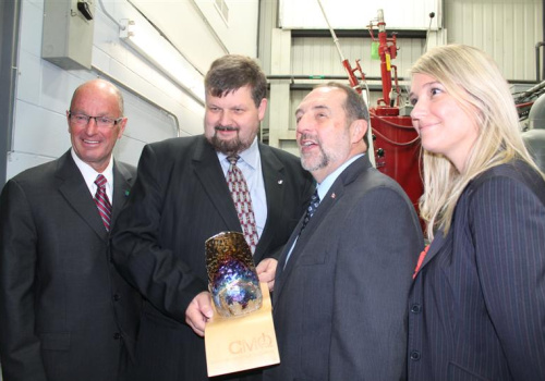 De gauche à droite : Yves Lévesque (maire de Trois-Rivières), Gheorghe Marin (directeur CMQ), Denis Lebel (ministre Transports Québec) et Karine Provencher (présidente c.a. Cégep de Trois-Rivières).