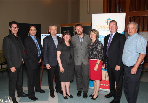 De gauche à droite : Martin Abel, directeur de la SAQ Sélection, Trois-Rivières, Sylvain Paquin, attaché politique de Noëlla Champagne, députée de Champlain, Daniel Boisvert, directeur régional de Genivar, Lucy Sicard, directrice générale de la Fondation, Philippe Lapeyrie, sommelier, Danielle St-Amand, députée de Trois-Rivières, Claude Huard, président du conseil d'administration de la Fondation, Gilles Pagé, directeur des opérations, LP Télécommunications.