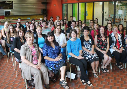 Étudiants de première année, Travail social