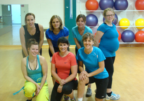 Au premier rang, Marie-Pier St-Onge (entraineuse), Johanne Julien et Julie Nadeau. Sur la deuxième rangée, Laurence Viry, Marie Mihelich, Danielle Boudreau et Martine Comtois-Parr.