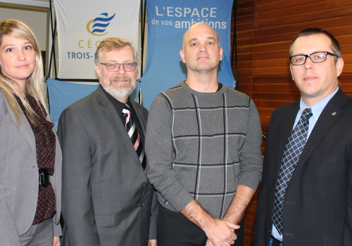 Mme Karine Provencher, présidente du conseil d'administration du Cégep de Trois-Rivières, M. Raymond-Robert Tremblay, directeur général du Cégep de Trois-Rivières, M. Jean Fournier, président du Syndicat des professeurs et professeures du Cégep de Trois-Rivières ainsi que M. Denis Rousseau, directeur des études du Cégep de Trois-Rivières.