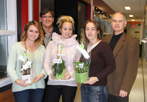 Gabrielle Cossette, André Lamoureux, responsable du Centre de développement d’entreprises du Cégep de Trois-Rivières, Audrey Tourigny, Sylvie St-Germain et Daniel Vezeau, conseiller au Centre de transfert d’entreprises de la Mauricie.