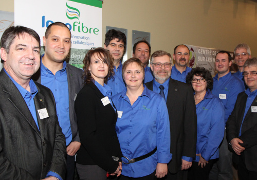 Mario Parenteau, directeur d'Innofibre, Tarik Jabrane, Josée Doucet, Jean-Patrice Lamothe, Annie Trudeau, Eric Bélanger, Raymond-Robert-Tremblay, directeur général du Cégep de Trois-Rivières, Sylvain Duquette, Lily Laverdière, Jean-Philippe Jacques, Gaston Michaud et Jean Paradis.