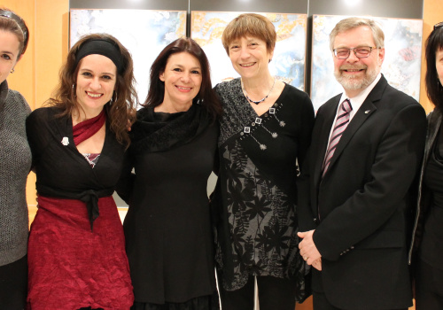 Les membres du comité femmes du Syndicat des professeur-e-s, Mme Marie-Ève Bérubé, Mme Natacha Giroux et Mme Marie Line Neault, Mme Françoise David, conférencière, M. Raymond-Robert Tremblay, directeur général du Cégep de Trois-Rivières et Mme Martine Thibault, membre du comité.