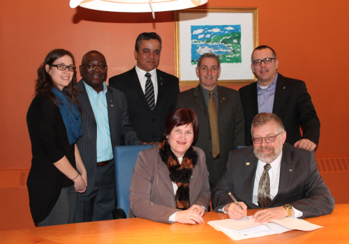 Les représentants du cégep et de l’Instituto Federal de Minas Gerais lors de la signature du partenariat.