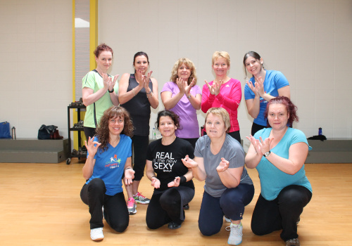 Devant : Julie Nadeau, Nancy Arsenault, instructrice certifiée Bellyfit, Louise Laprise et Frédérique Poulin. Derrière : Anne Hepditch, Sonia Tessier, Carole Paquin, Danielle Gauthier et Stéphanie Blais.