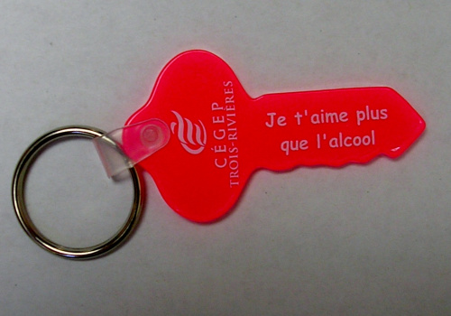 Affiche - Porte-clés et une clé avec l'inscription Je t’aime plus que l’alcool!