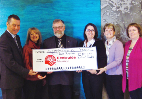 Denis Gélinas, président de la campagne, Carole Cholette, Raymond-Robert Tremblay, directeur général et président de la division éducation, Luce Baril, responsable de la campagne au cégep, Line Lesage et Josée Thisdel.