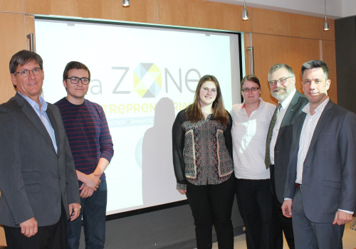 André Lamoureux, conseiller pédagogique à la Direction de la formation continue et des services aux entreprises, Vincent Miller, étudiant en Informatique, Charlie Turgeon, étudiante au DEC-Bac marketing, Audrey Dessureault, étudiante en Logistique du transport, Raymond-Robert Tremblay, directeur général et Alain Rivard, enseignant à la Direction de la formation continue et des services aux entreprises.