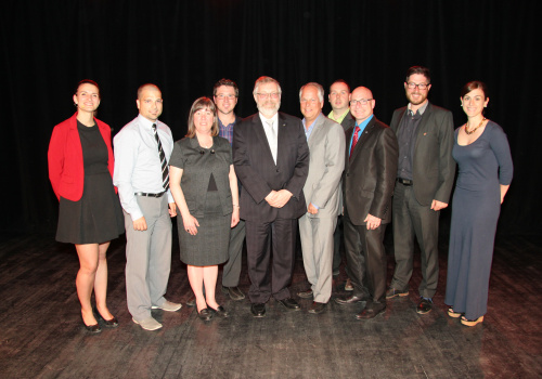 Jessica Harnois, sommelière, Patrick Richard, directeur des opérations chez Coopsco Trois-Rivières, Lucy Sicard, directrice générale de la fondation, Dany Trahan, directeur de la SAQ sélection de Trois-Rivières, Raymond-Robert Tremblay, directeur général du Cégep de Trois-Rivières, André Bellemare, conseiller principal chez Bourassa, Brodeur, Bellemare et associés et vice-président de la fondation, Jean Daigle, directeur des services administratifs chez Coopsco Trois-Rivières, Jean-Denis Girard, ministre délégué aux Petites et Moyennes Entreprises, à l’Allégement règlementaire et au Développement économique, ministre responsable de la région de la Mauricie et député de Trois-Rivières, Martin Habel, directeur de la SAQ dépôt et Marie-Michèle Grenier, sommelière.