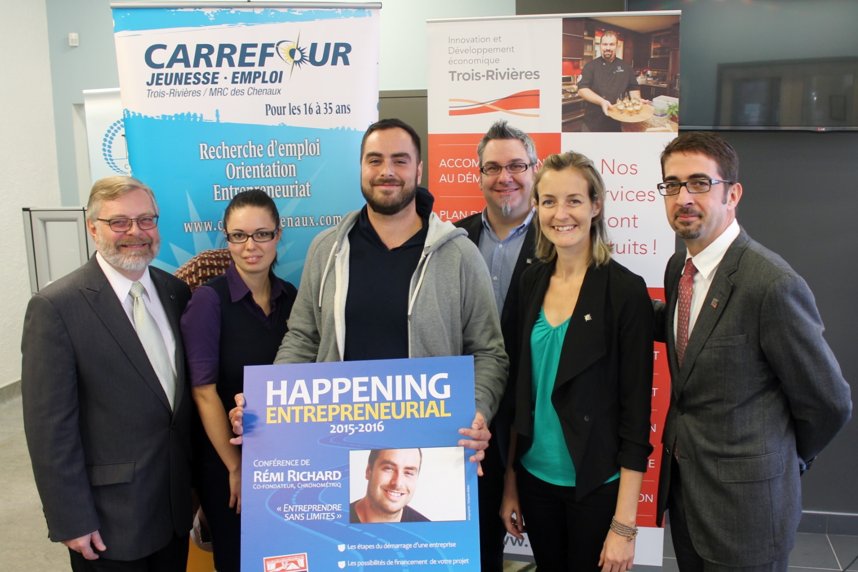 Dans l’ordre habituel :Raymond-Robert Tremblay, Cégep Trois-Rivières, Geneviève Girard, Carrefour jeunesse-emploi Trois-Rivières/MRC des Chenaux, Rémi Richard conférencier et Cofondateur Chonometriq, Sébastien Morin, Carrefour jeunesse-emploi Trois-Rivières/MRC des Chenaux, Geneviève Lessard, Carrefour jeunesse-emploi Trois-Rivières/MRC des Chenaux et Luc Galvani, membre du conseil d’administration d’Innovation et Développement économique Trois-Rivières.