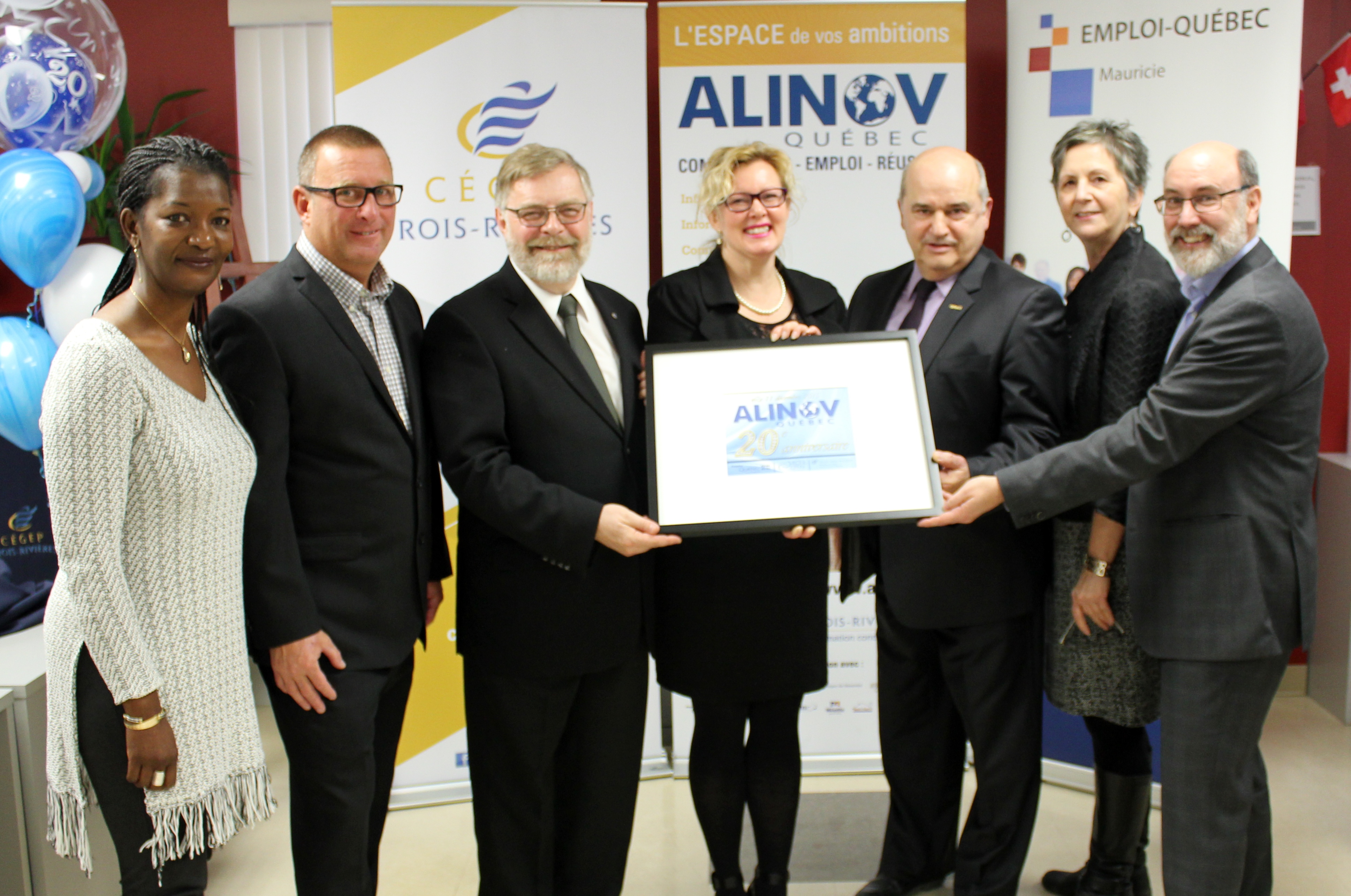 Aïssata Keita, Réseau canadien des entreprises d’entrainement, Guy Daigle, conseiller municipal de Trois-Rivières, Raymond-Robert Tremblay, Cégep de Trois-Rivières, Caroline Dionne, Alinov Québec, Robert Ricard, Emploi Québec, Dolorès Soucy, Réseau canadien des entreprises d’entrainement et Robert Aubin, député.