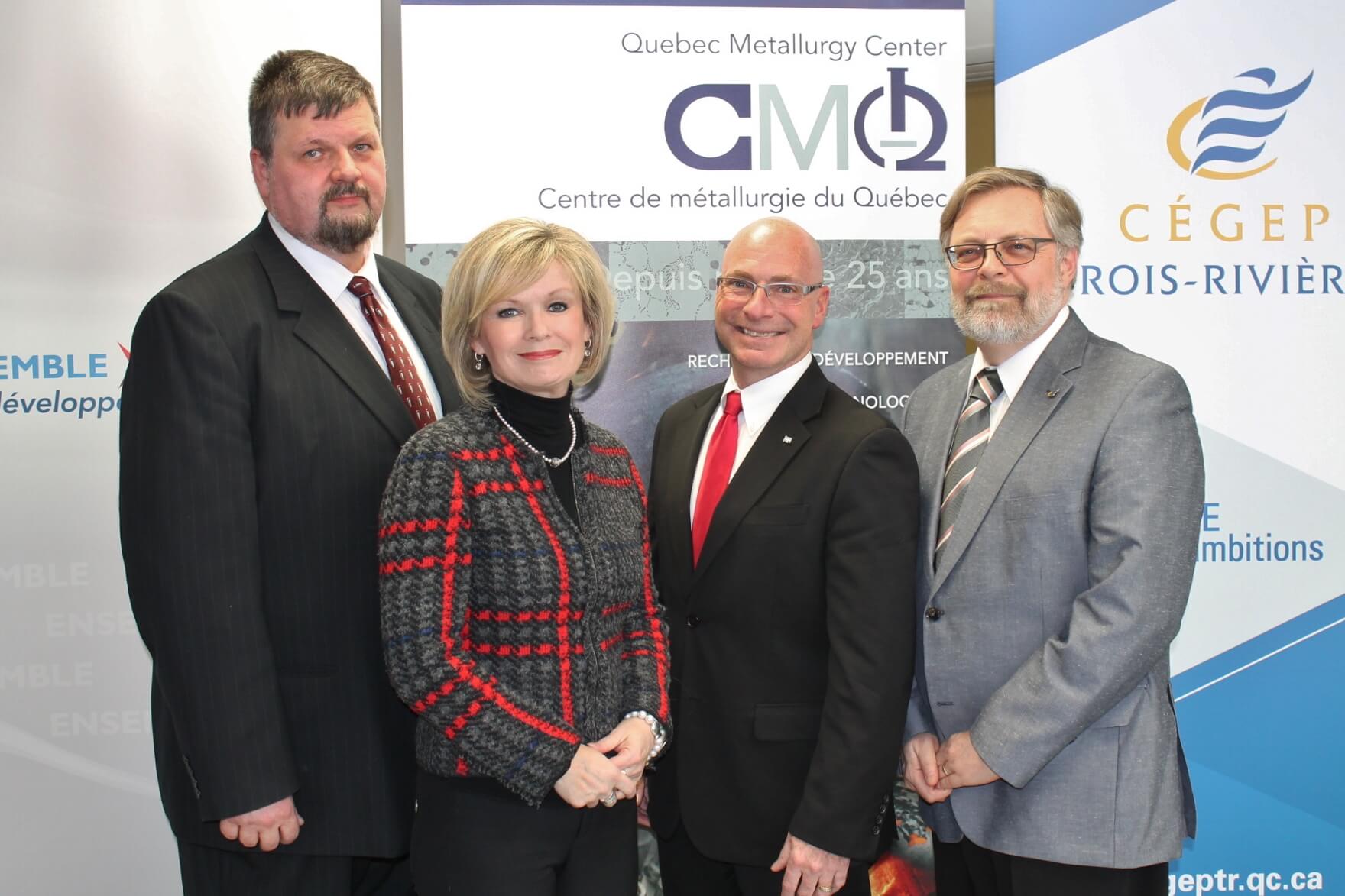 Dans l’ordre habituel, Gheorghe Marin, directeur du CMQ, Julie Boulet, ministre du Tourisme et ministre responsable de la région de la Mauricie, Jean-Denis Girard, député de Trois-Rivières et Raymond-Robert Tremblay, directeur général du Cégep de Trois-Rivières.