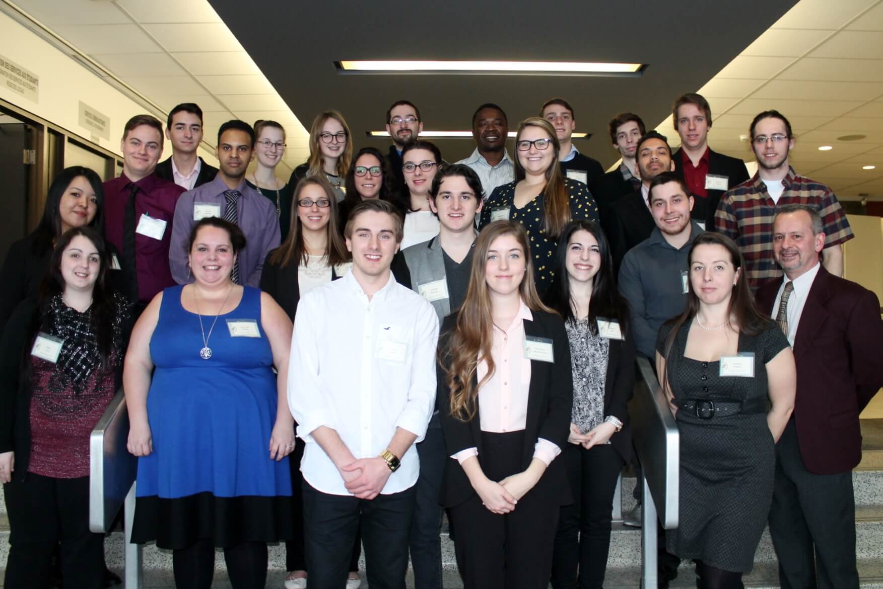 Les finissants qui ont participé à la clinique 2016, de gauche à droite à partir d'en bas: Olivia Lord, Amy-Jane Dodon, Tommy Lauzon, Carol-Anne Joly-Painchaud, Roxanne Jean, Nathalie Langlois, Richard Bacon, enseignant, Christine Diamond, Camille Jeanmoye-Turcotte, Jonathan Bourque, Alex Vallée, Marc-Antoine Cloutier, Nicolas Benard, Carolann Massicotte, Laeticia Grosset, Marianne Gélinas, David Michaud, Philippe Chauvette, Mathieu Labrecque, Nathanielle D'Astous, Sonya-Maude Simard, Jean-François Bourgeois, Bertrand Nouneneu Nzepa, Yvan Desjardins, Mikahel Launier, Mikael DuSault.