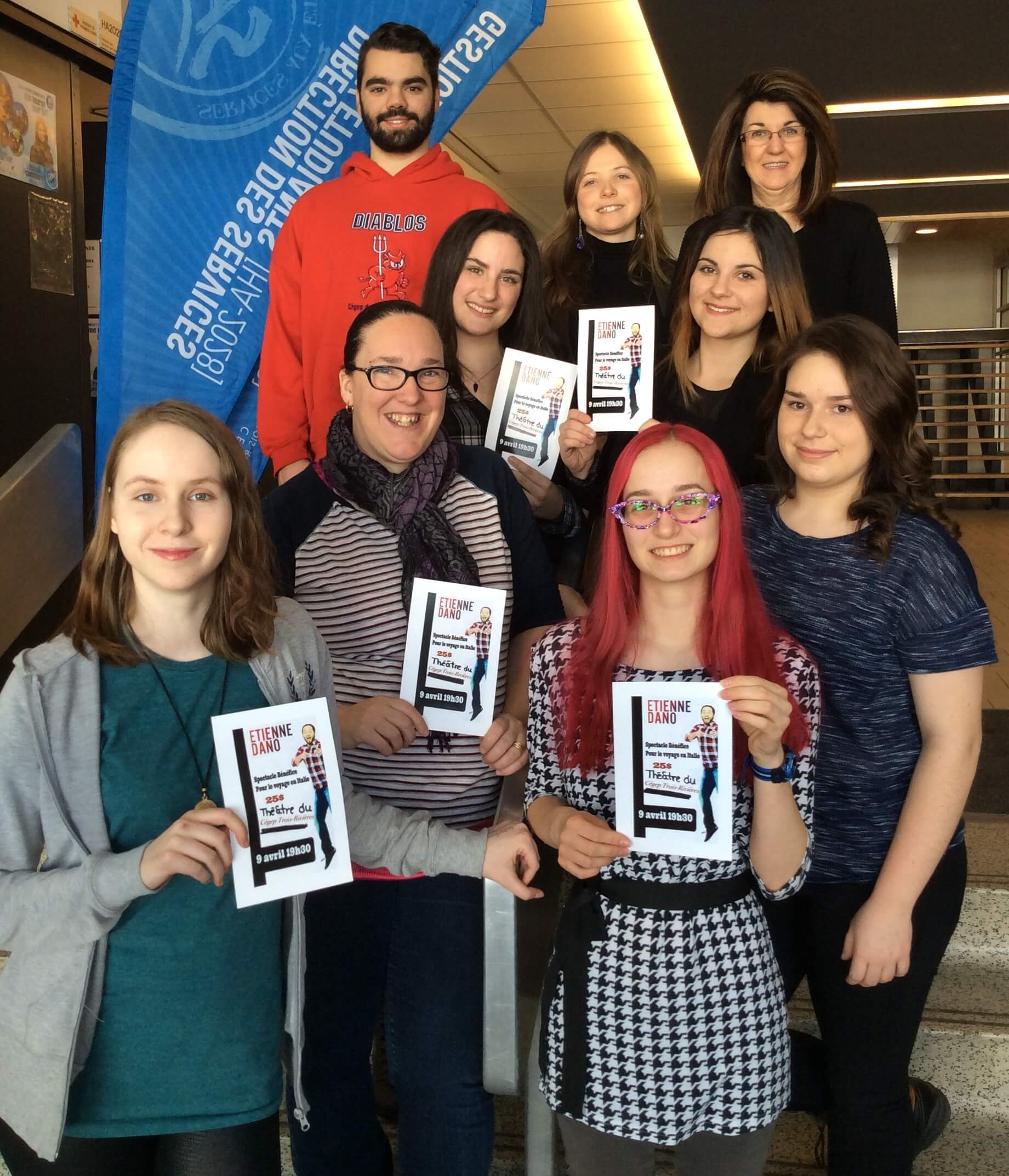 Anny Lemyre-Roy, Mélanie Méthot-Tremblay , Shany Poirier, Marianne Émond, Juliette St-Georges, Alizée Blanchard, Alexandre Hubert, Emilie Gagnon et Martine Saint-Pierre. Absent, Marc-Antoine Leclerc.