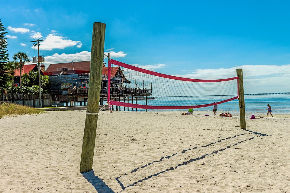 Filet de volleyball sur une plage