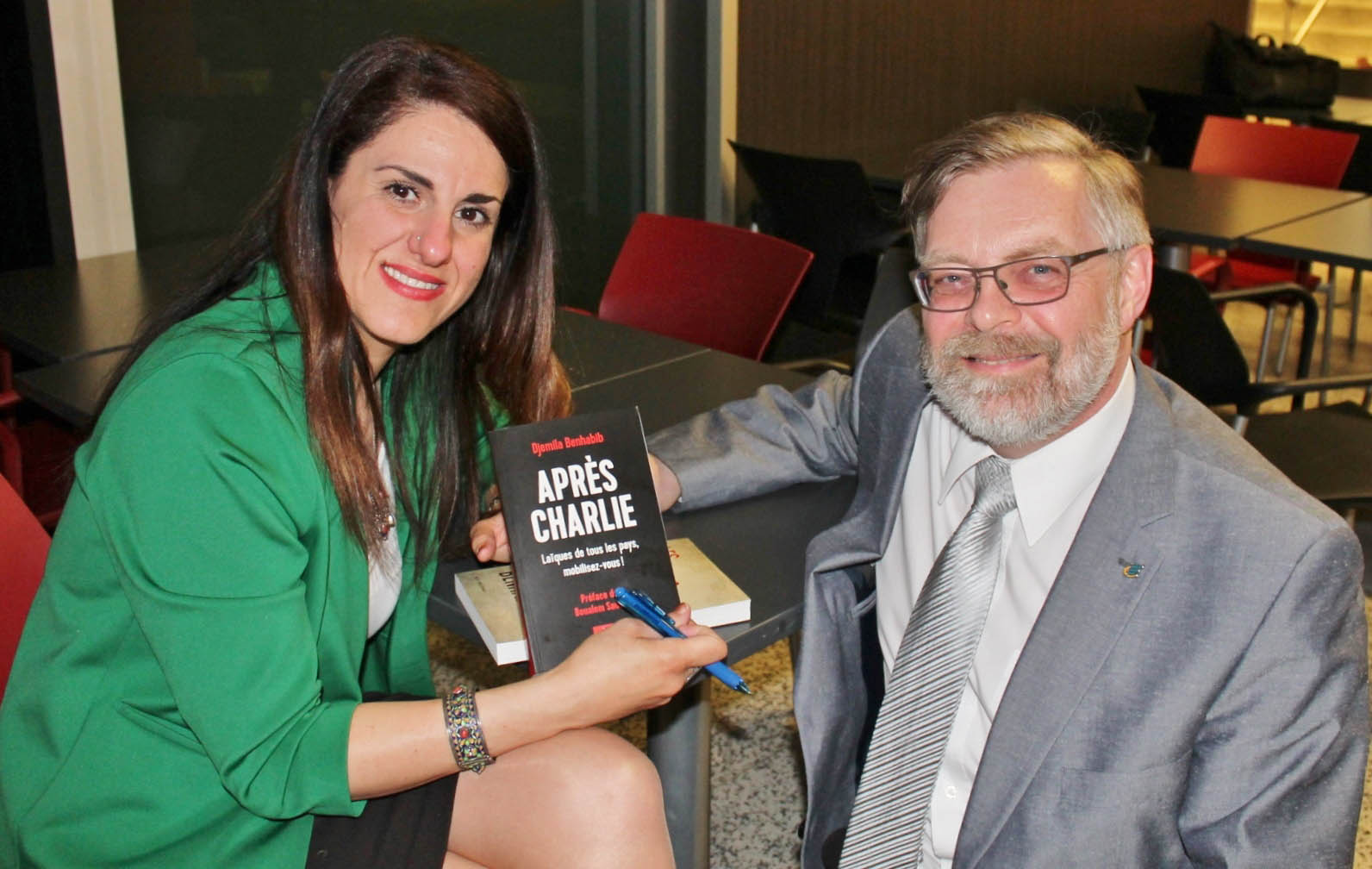 Djemila Benhabib, conférencière, en compagnie du directeur général du Cégep de Trois-Rivières, Raymond-Robert Tremblay.