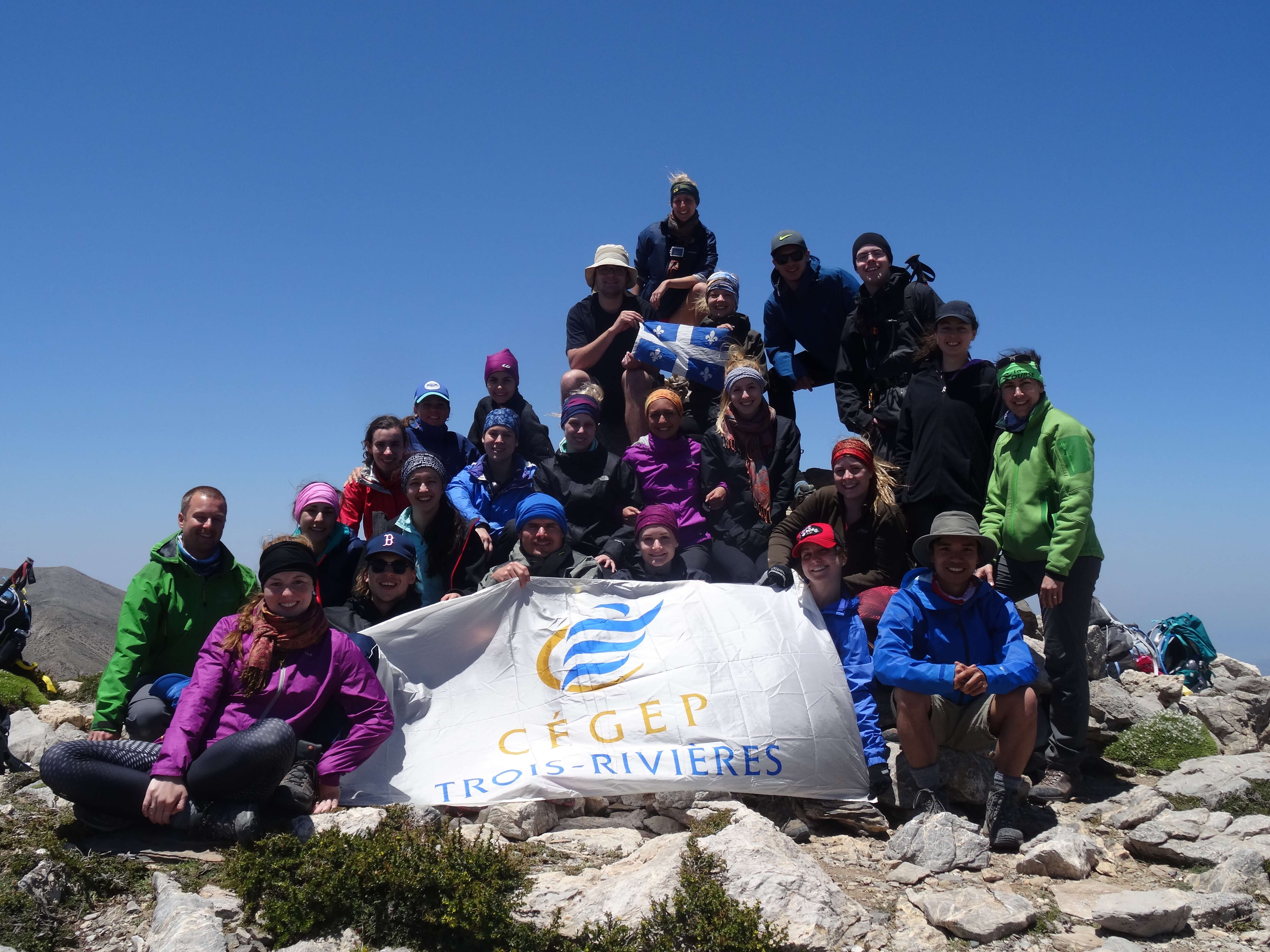 Le groupe d'étudiants lors leur ascension en Grèce.
