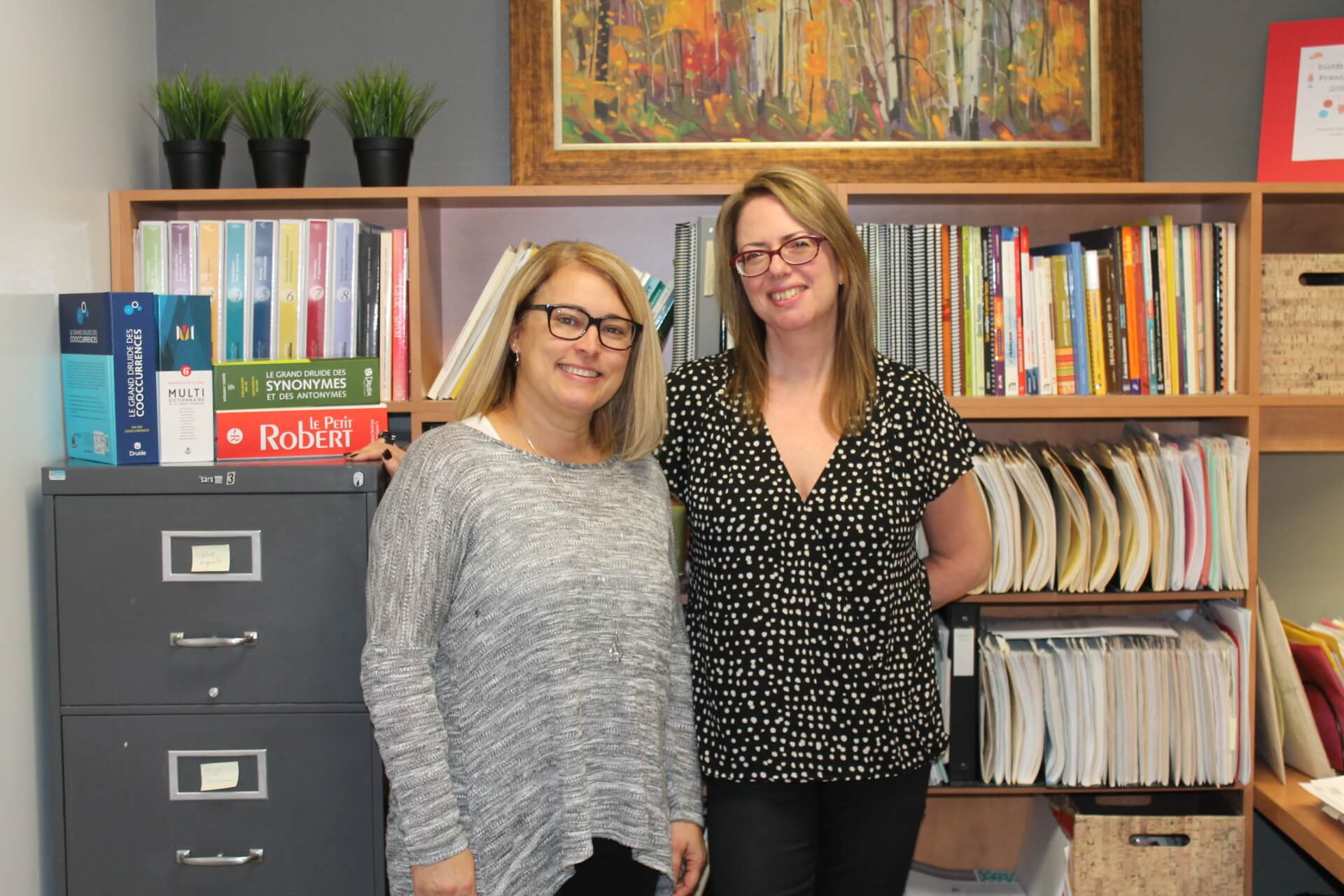 Isabelle Bourque, coordonnatrice du Service des communications et des affaires institutionnelles en compagnie de Maryse Saint-Pierre, animatrice linguistique au CARL.