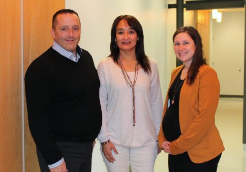 Louis Gendron, directeur général Cégep Trois-Rivières, Jacqueline Villalón Méndez, coordonnatrice des programmes miniers de l’Université Arturo Prat d’Iquique au Chili et Janie Trudel Bellefeuille, responsable développment international Cégep Trois-Rivières.