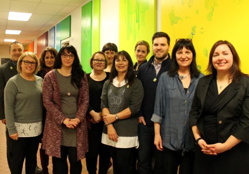 Première rangée : Isabelle Bourque, Stéphanie Beaupied, Louise Laprise, Marie-Line Neault, Marc Langlois, Martine Thibault et Marise Bachand. Deuxième rangée : Louis Gendron, Nathacha Giroux, Geneviève Raymond et Marie-Ève Bérubé