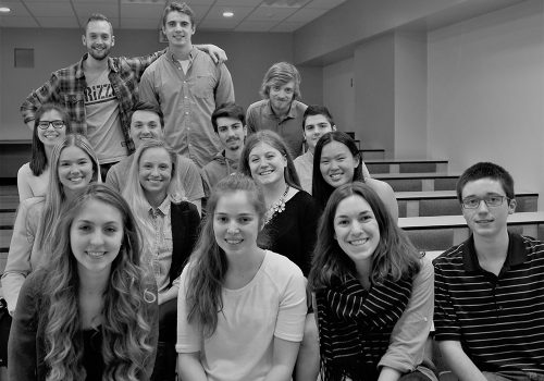 Tous les participants de l’Académie des sciences 2017 1re rangée : Sabrina Mélançon, Gabrielle Désaulniers, Marianne Lemay et Marc-Antoine Lalonde. 2e rangée : Roxane Dufresne, Kristine Gravel, Maude Carpentier et Lupann Rieger. 3e rangée : Laurie Carrier, Vincent Morin, Marc-Antoine Perreault et Antoine Paradis. 4e rangée : Louis-Alexandre Michel, Liam-Dominic Hynes et Cédric Tessier