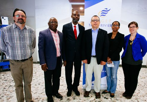 Hugo Cloutier, conseiller pédagogique à la Formation continue et services aux entreprises (FCSE), Philippe Mpeck, coordonnateur du Service de coopération et de développement international, Rhony E. Desrogène, directeur exécutif de Haïti Tec, Denis Rousseau, directeur des études au Cégep de Trois-Rivières, Nathalie Duclona, consultante en élaboration de programme de Haïti Tec, Julie Caron-Royer responsable de projets au Service de coopération et de développement international.