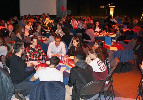 Les participants attablés pour le souper Croque-carrières 2017