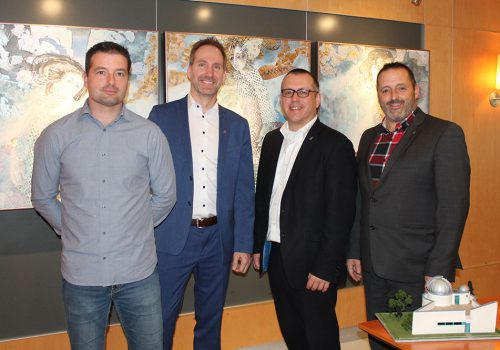 M. Simon Lévesque, enseignant et instigateur du projet au Cégep de Trois-Rivières, M. Greg Dick, directeur du programme Outreach à l’Institut Périmètre, M. Denis Rousseau, directeur des études au Cégep de Trois-Rivières et M. Louis Gendron, directeur général du Cégep de Trois-Rivières.